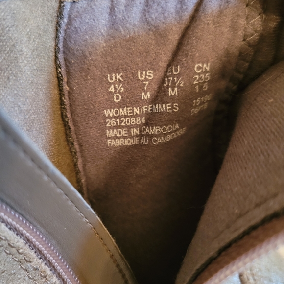 Clarks size 7 - Picture 7 of 12